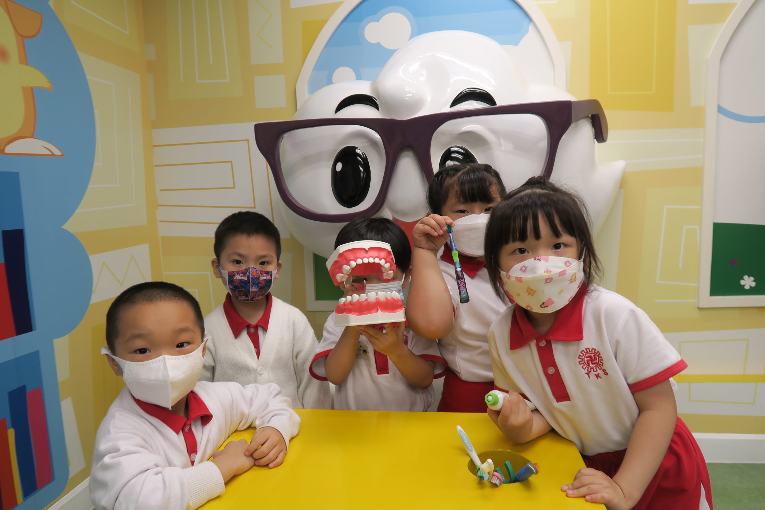 K2學生參觀陽光笑容小樂園visiting brighter smiles playland